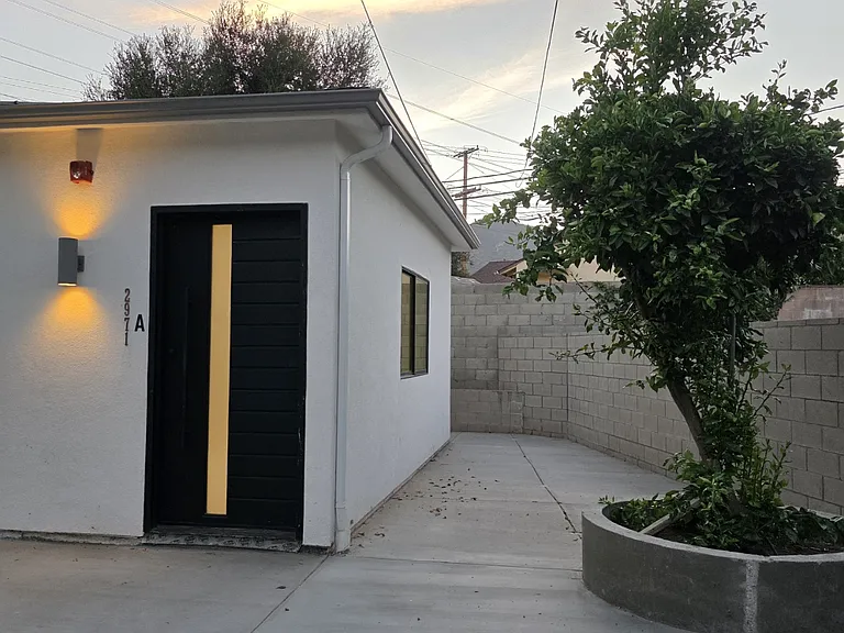 2971 N Verdugo Rd #A — Photo 2