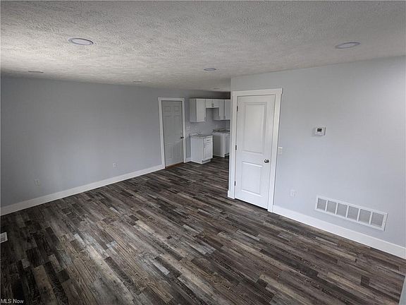 3rd image of 10553 Clay St