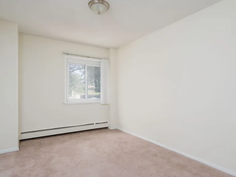 242 West Franklin Ave — Photo 55