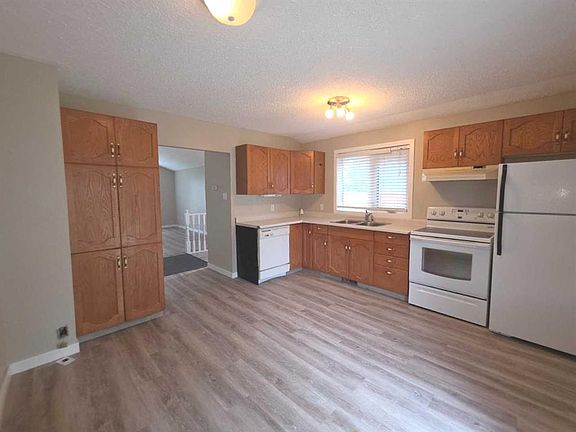 4th image of 2606 E 46th Ave