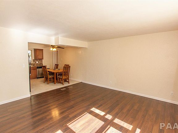 4th image of 914 W Eleanor Pl