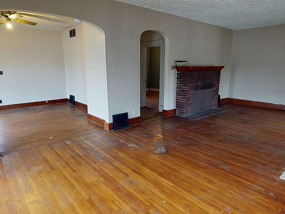 4th image of 2358 N Grand Ave