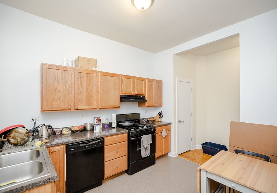 1st image of 3254 W Leland Ave #1