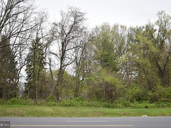 3rd image of W Oak Ridge Dr