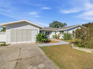 818 N Country Club Dr, Crystal River, FL 34429