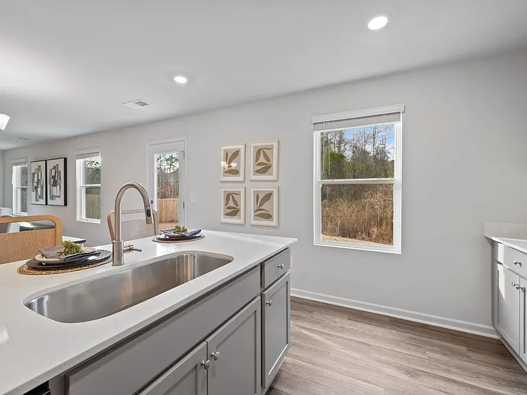 532 Sandy Hollow Dr — Photo 3
