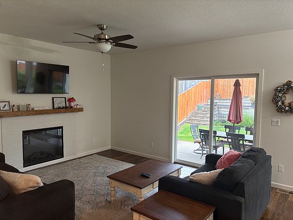 3rd image of 640 E Camellia St
