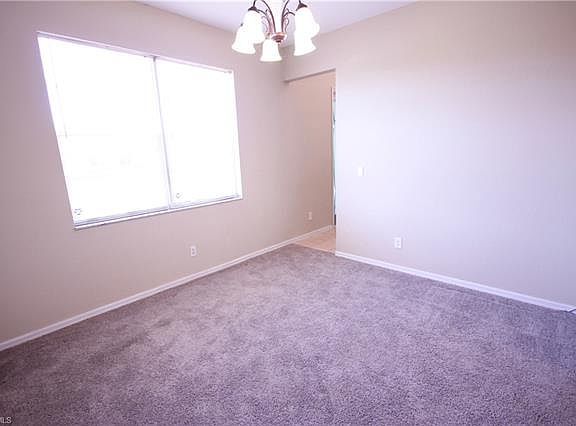 4th image of 420 Muriel St