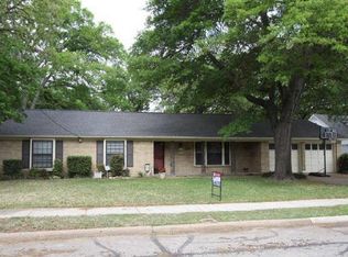 1611 Sunnybrook Dr, Irving, TX 75061