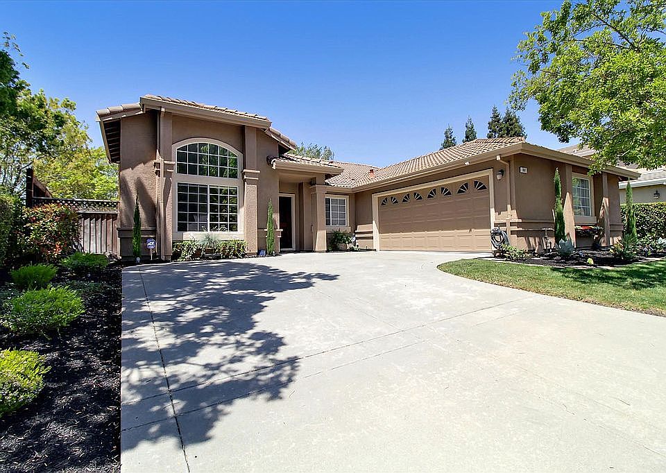 1st image of 687 Dunhill Dr