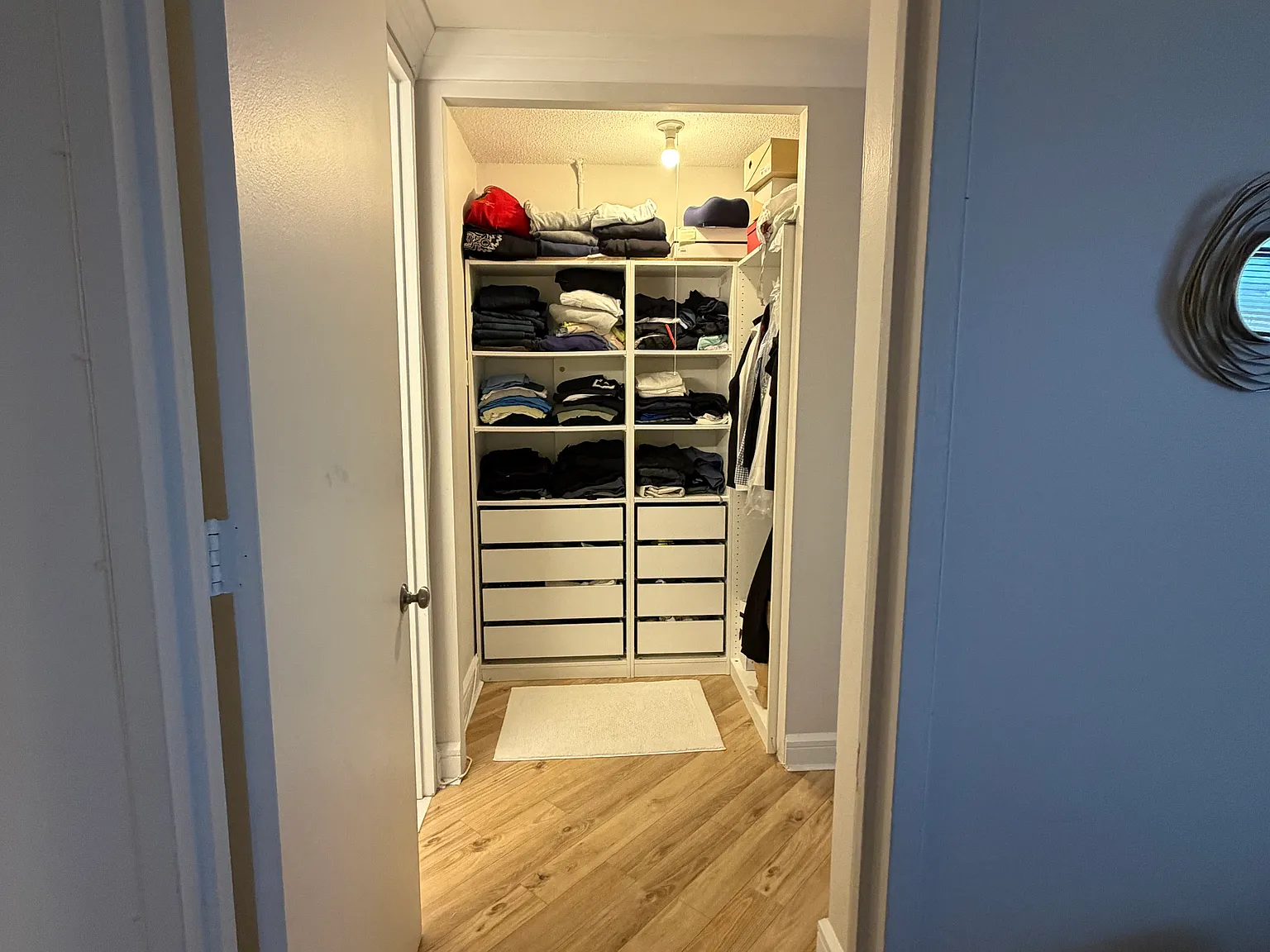1 bed, 1.5 bath, 979 sqft, $3,300 — Photo 4