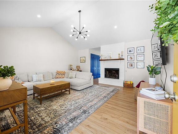 4th image of 252 River Village Dr