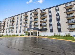 9737 Fox Glen Dr #2M, Niles, IL 60714