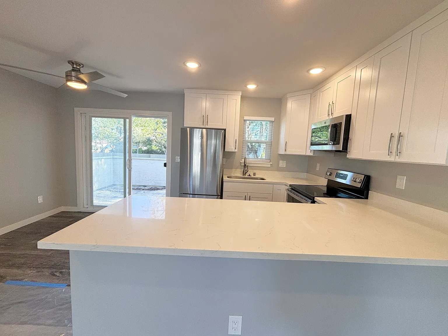 1 bed, 648 sqft, $3,295 — Photo 1