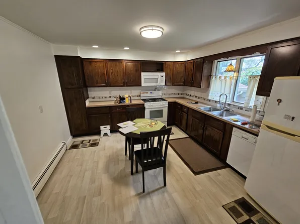 432 American Legion Hwy, Westport, MA 02790