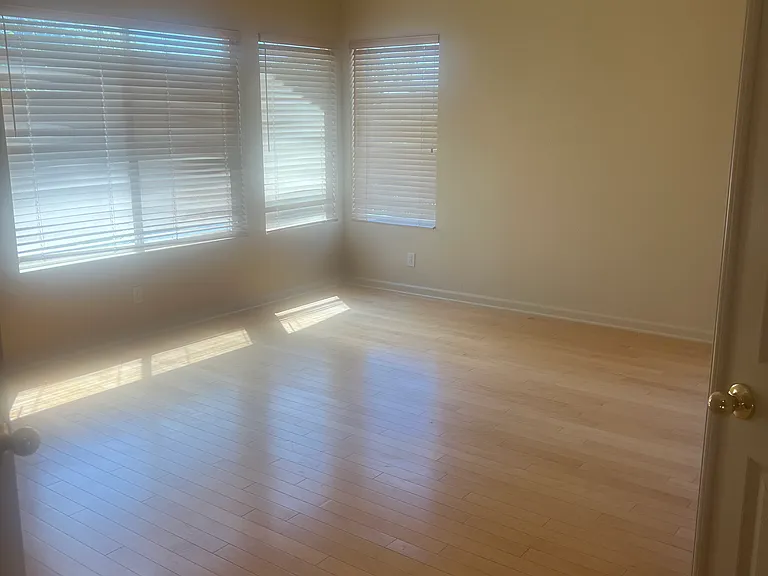 901 Hillock Ct — Photo 22