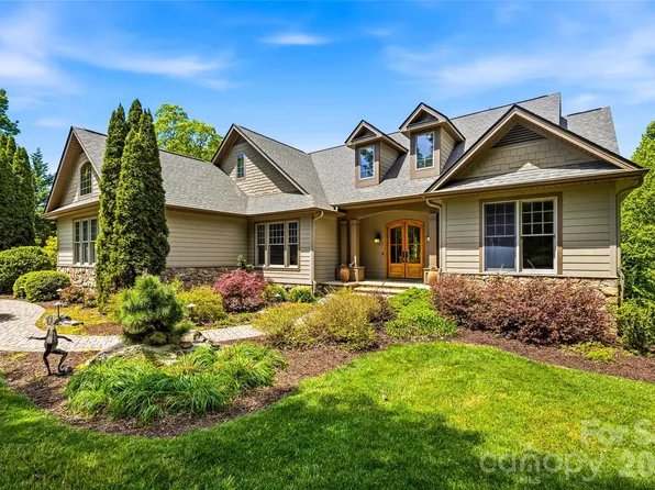 135 Crossvine Trl, Laurel Park, NC 28739