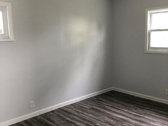 4th image of 613 S 32nd St