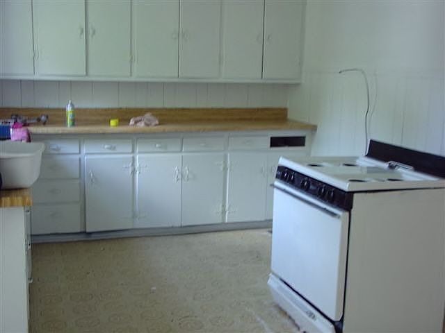 2nd image of 301 Maple St