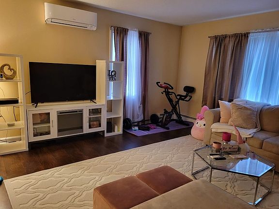 2nd image of 797 East St Room 1