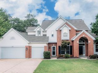 617 Dartmouth Crest Dr, Ballwin, MO