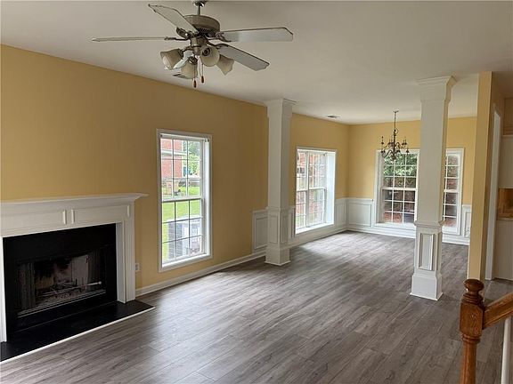 3rd image of 4542 Elsinore Cir