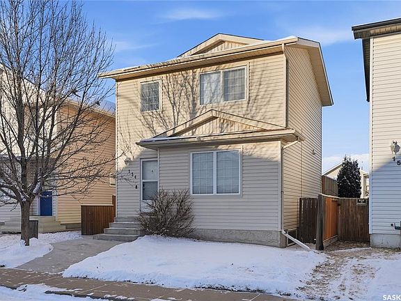2nd image of 154 Blakeney Cres