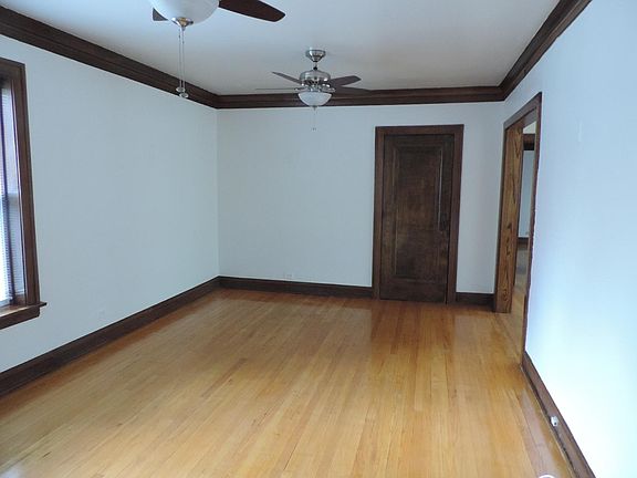 2nd image of 826 Washington St APT 1N