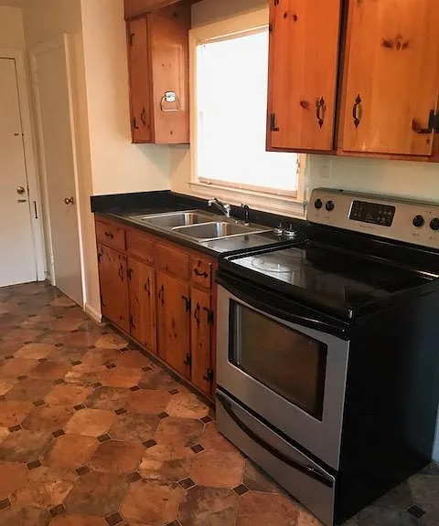 4647 Sylvan Dr — Photo 8