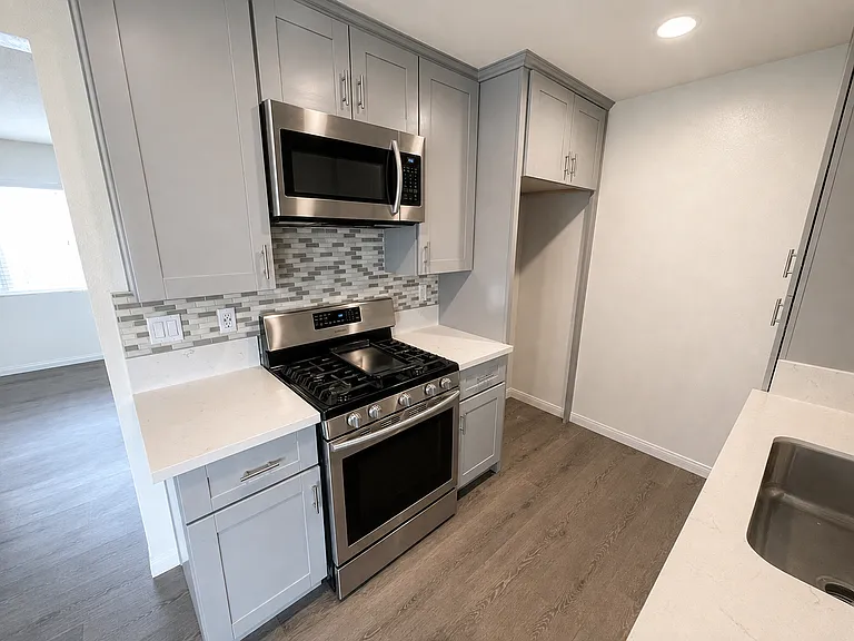 Casa Madrid Apartments — Photo 28
