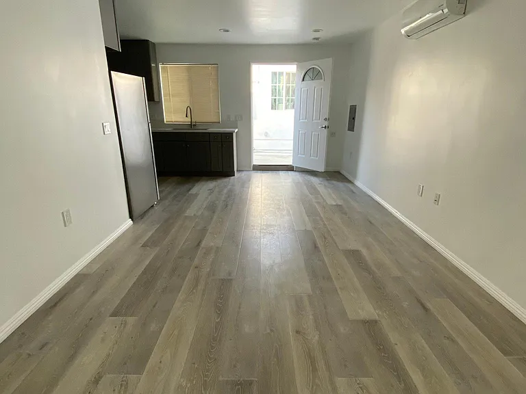 5038 Varna Ave — Photo 4