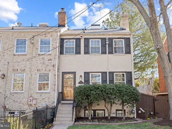 1133 Powhatan St, Alexandria, VA 22314