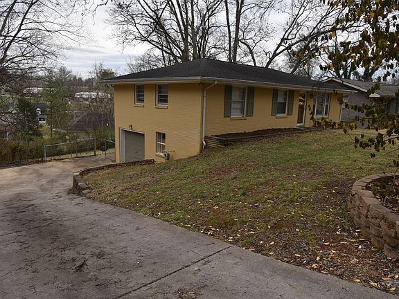 3rd image of 512 Rosewood Dr