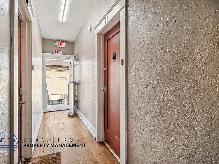 1141 Pine Ave — Photo 19