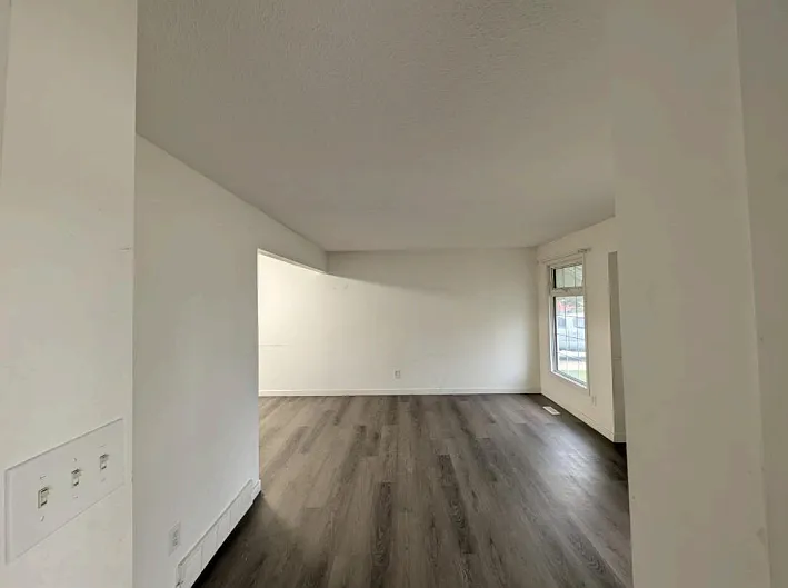 2 Kayhans Dr — Photo 2
