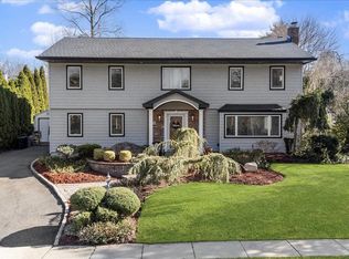 98 Barry Lane, Syosset, NY 11791