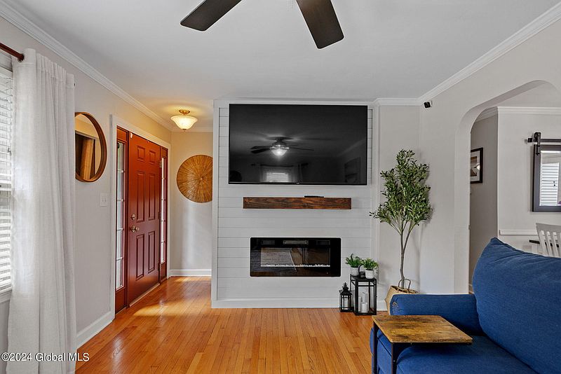 5th image of 179 Menand Road