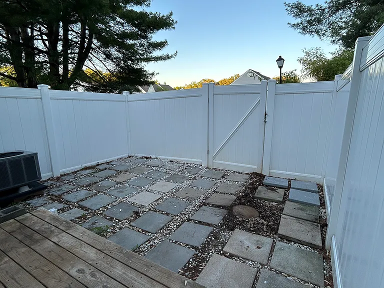 709 Madison Ct — Photo 16