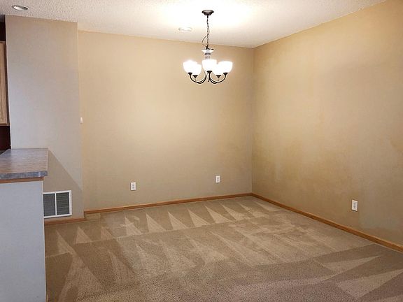 4th image of 15656 Emerald Dr N