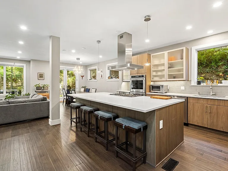 6 Annette Ave — Photo 1