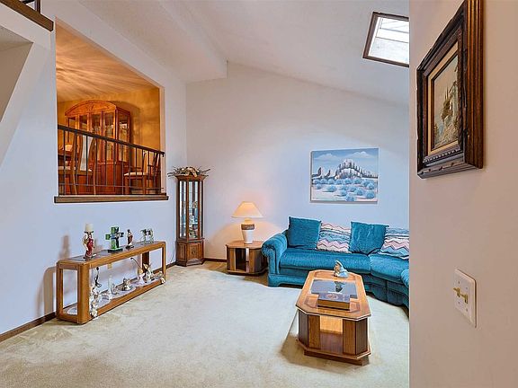 5th image of 37 Walnut Ct