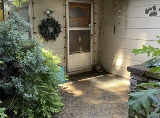 658 W Fairview Dr, Springfield, OR 97477