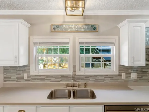 165 Locust Dr, Bracey, VA 23919