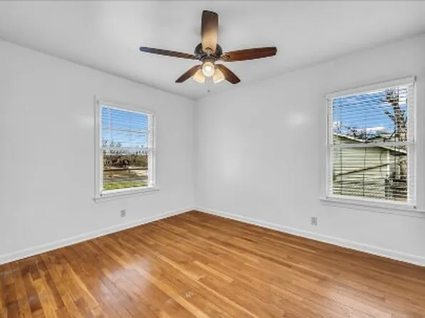 602 C St, Floresville, TX 78114