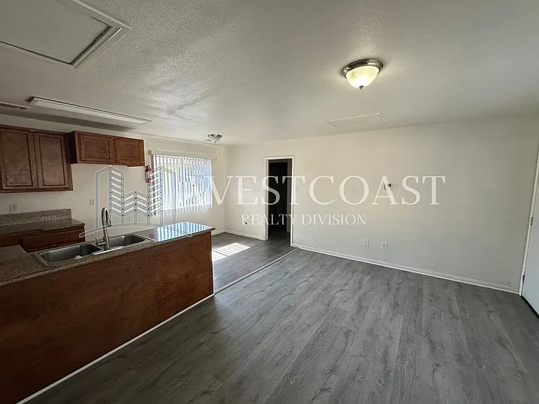 349 S Ashford Ave — Photo 9