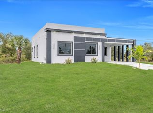 907 E 9th St, Lehigh Acres, FL 33972