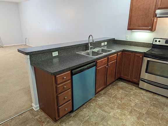 4th image of 920 Southmoor Dr Unit 303