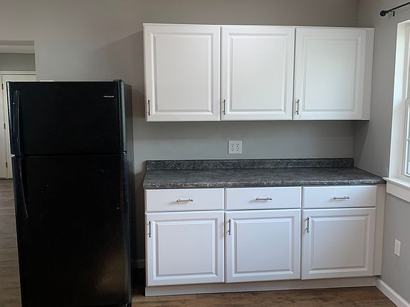 3rd image of 856 Lexington Ave