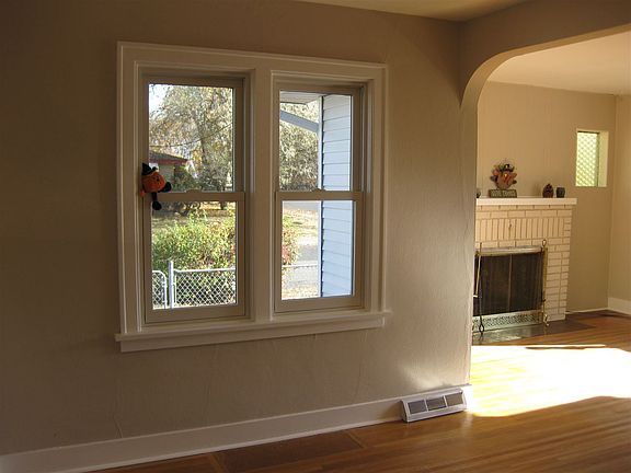 5th image of 727 E Lacrosse Ave