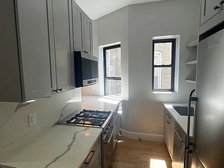 227 Kingsland Ave #12A — Photo 1